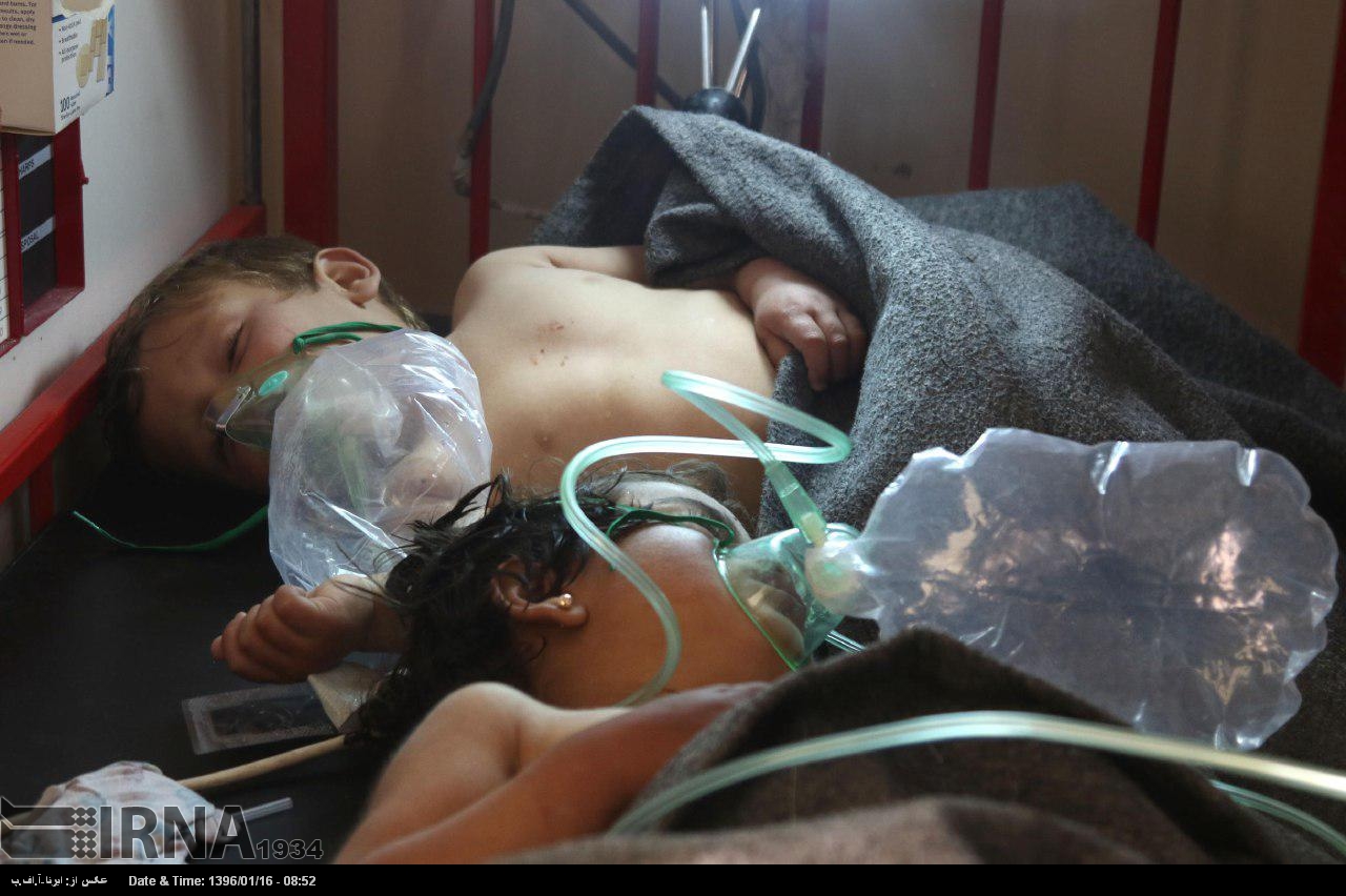 افزایش شمار قربانیان حمله شیمیایی سوریه به صد نفر (عکس)