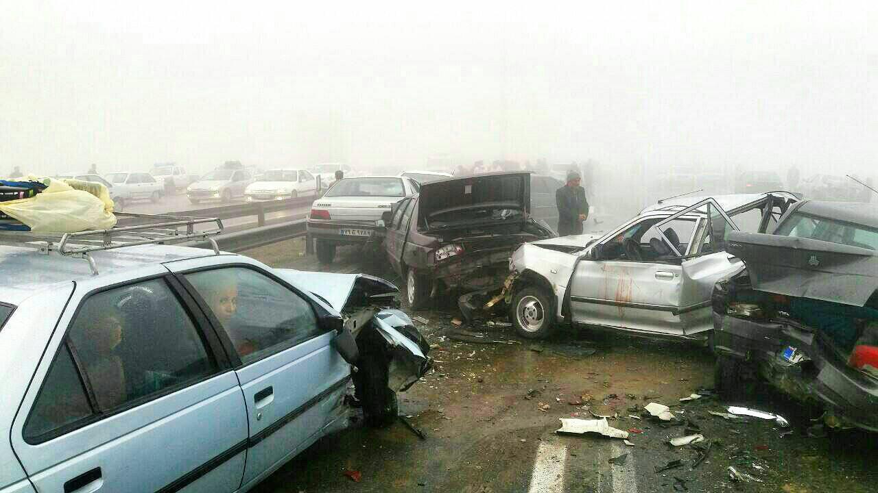 تصادف زنجیره ای در مشهد با یک کشته و بیش از 50مجروح