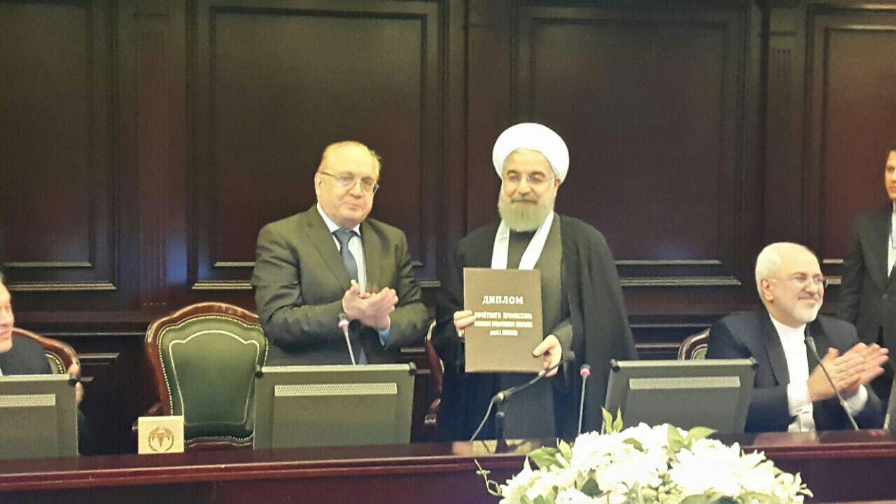 اعطای دکترای افتخاری دانشگاه مسکو به روحانی (+عکس)