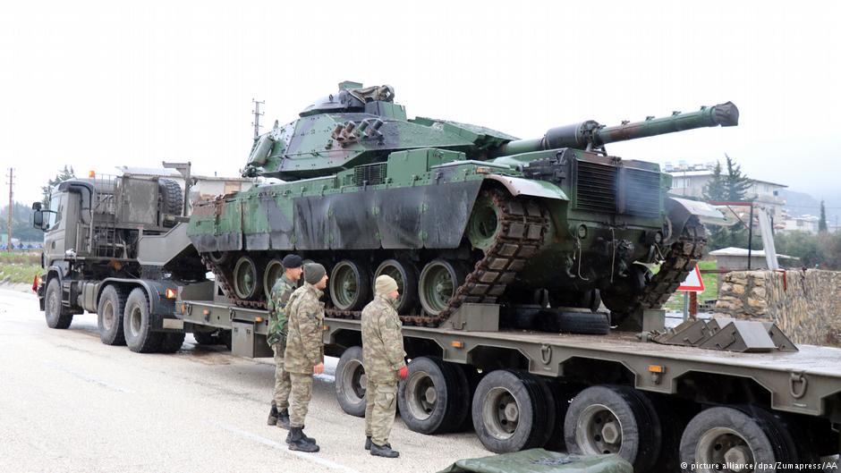 حمله توپخانه‌ای ترکیه به مواضع کردهای سوریه در عفرین/ ترکیه: عملیات به زودی آغاز می‌شود