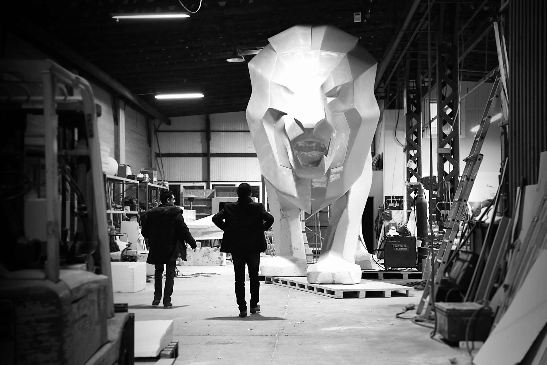 نمایش شیر 12 متری پژو در نمایشگاه ژنو