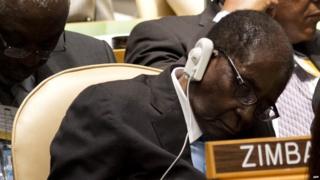 توجیه چرت زدن رئیس جمهور 93 ساله در نشست‌های بین‌المللی: خواب نیست فقط چشمانش را می‌بندد