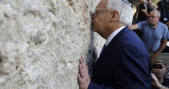 حضور سفیر جدید آمریکا در دیوار ندبه در بدو ورود به فلسطین