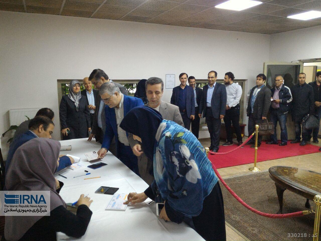 انتخابات ریاست جمهوری: آغاز رای گیری در سراسر ایران / مقام معظم رهبری رای دادند