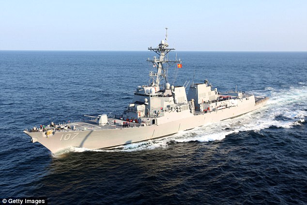 فاکس نیوز: مواجهه خطرناک ناوشکن آمریکا با قایق تندرو سپاه در خلیج فارس