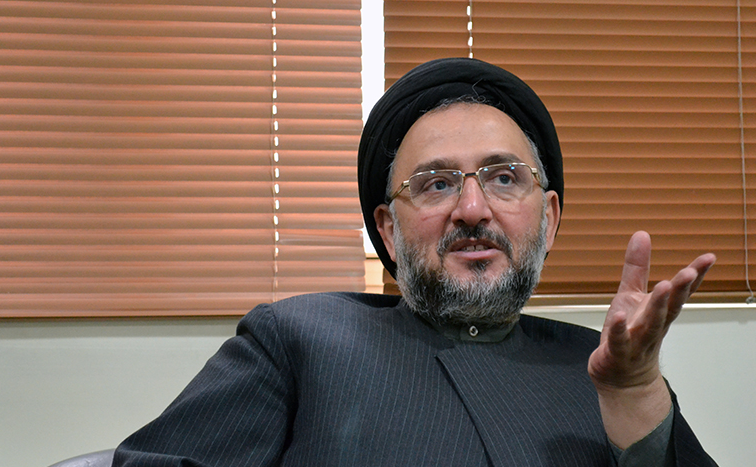 ابطحی: برخی از افراد دولت در چارچوب آراء و سخنرانی های روحانی قرار ندارند/  عدم تغییر کابینه خیانت به رای مردم است