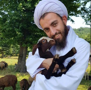 روحانی که حیوان دوست است و اهل موسیقی (+عکس)