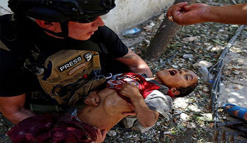 تصویر تکان‌دهنده یورونیوز «نجات کودک از چنگ داعش»
