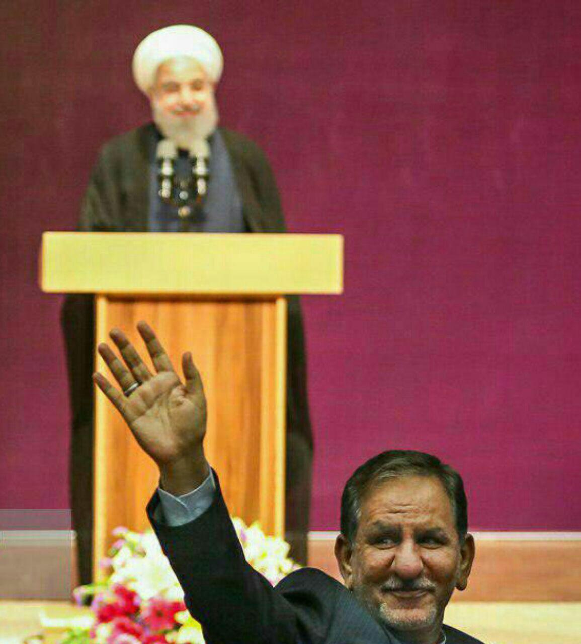 عکسی جالب از دیدار حسن روحانی با فعالان ستادهای انتخاباتی