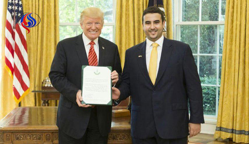 تحویل استوارنامه‌ پسر پادشاه عربستان به ترامپ (+عکس)
