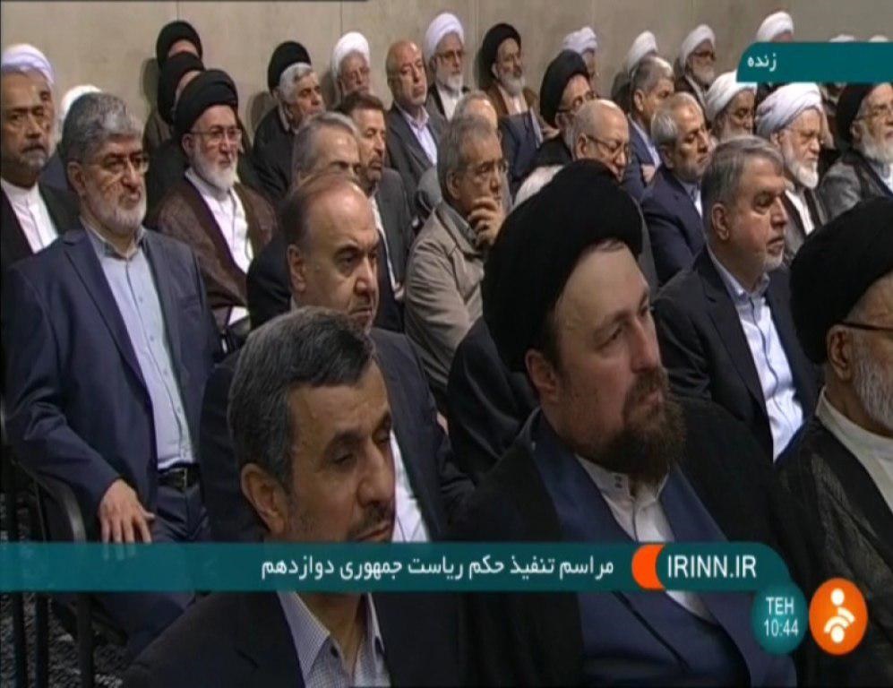 هم‌نشینی احمدی‌نژاد و سیدحسن خمینی در مراسم تنفیذ روحانی (عکس)