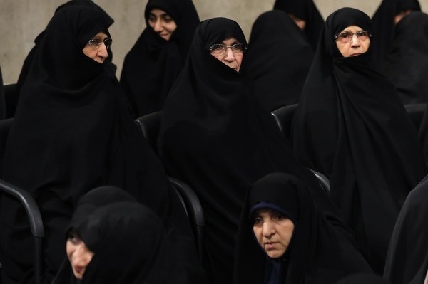 دختران امام خمینی در مراسم تنفیذ روحانی (عکس)