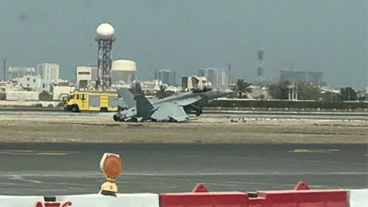 سقوط جنگنده آمریکایی در فرودگاه بین‌المللی بحرین (+ عکس)