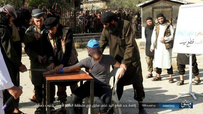 تصاویری از اجرای 3 حکم توسط داعش