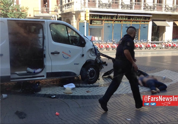 هجوم یک خودرو به عابران در بارسلون اسپانیا/ پلیس: حادثه ترویستی است/ 20 زخمی و 2 کشته (+عکس)
