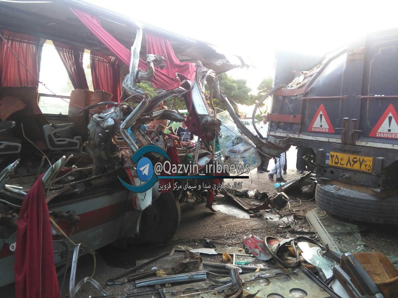 یک کشته و ۱۵زخمی در تصادف اتوبوس در خراسان (+عکس)