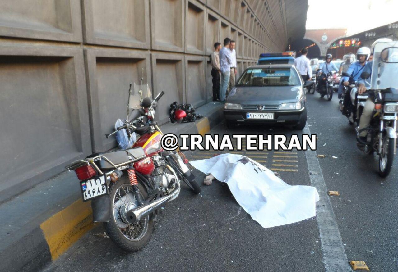 مرگ یک موتورسیکلت‌سوار در تونل توحید تهران
