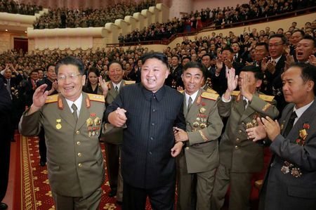 جشن سالگرد تاسیس کره شمالی با حضور دانشمندان هسته‌ای