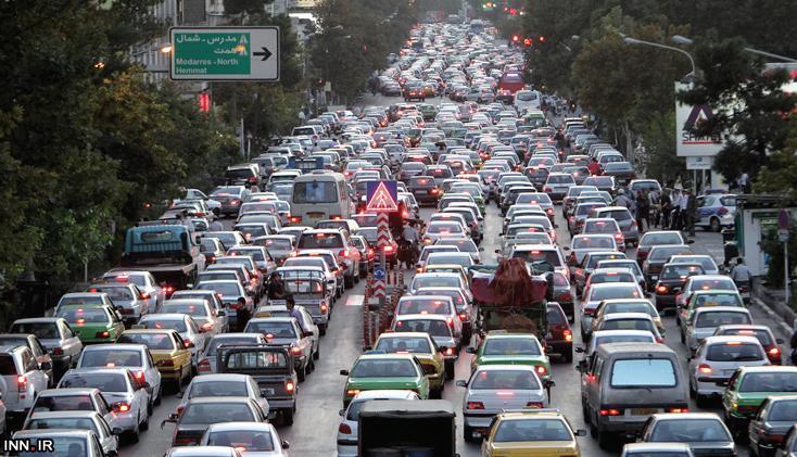 پول اتوبان سازی تهران باید صرف حمل و نقل عمومی می شد/تعداد 100 هزار تاکسی تهران، یک عامل ترافیک است