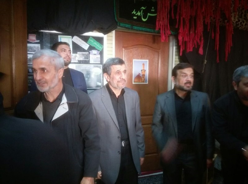 محمود احمدی نژاد در مراسم ختم برادرش/ عکس