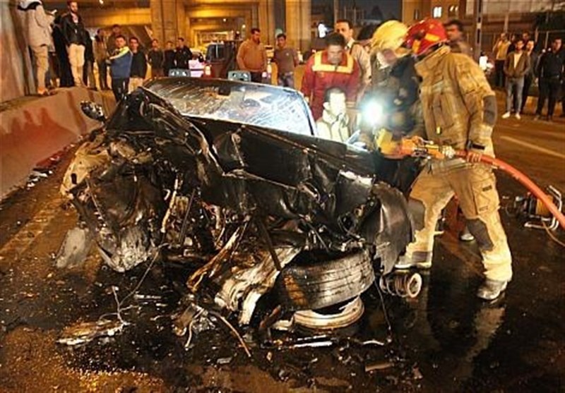 متلاشی شدن BMW پس از تصادف با ستونهای پل صدر (+عکس)
