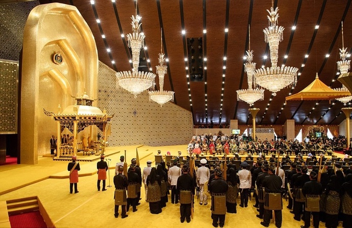جشن طلایی پنجاهمین‌سال سلطنت پادشاه برونئی (عکس)