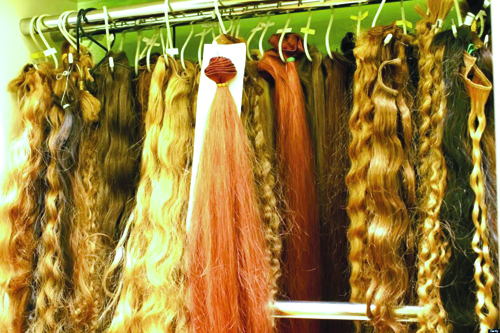 خرید و فروش موی دختران در مرکز تهران / قیمت: از 100 هزار تومان تا بالای 5 میلیون