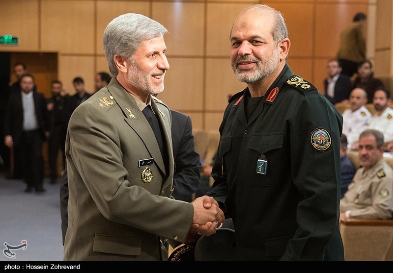 خوش‌وبش وزرای دفاع احمدی‌نژاد و روحانی (عکس)