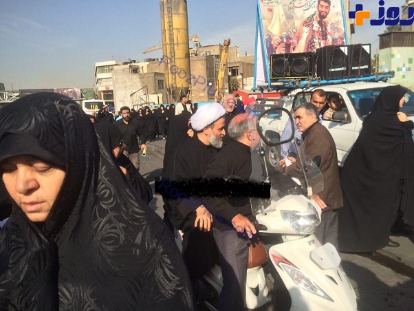 روحانی مشهور پشت موتور در میدان امام حسین (عکس)