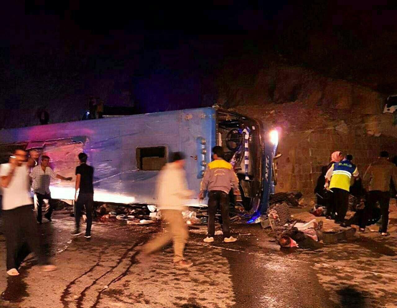 واژگونی مرگبار اتوبوس در جاده سوادکوه (+عکس) / 13 کشته و 19 زخمی (+اسامی مجروحان)