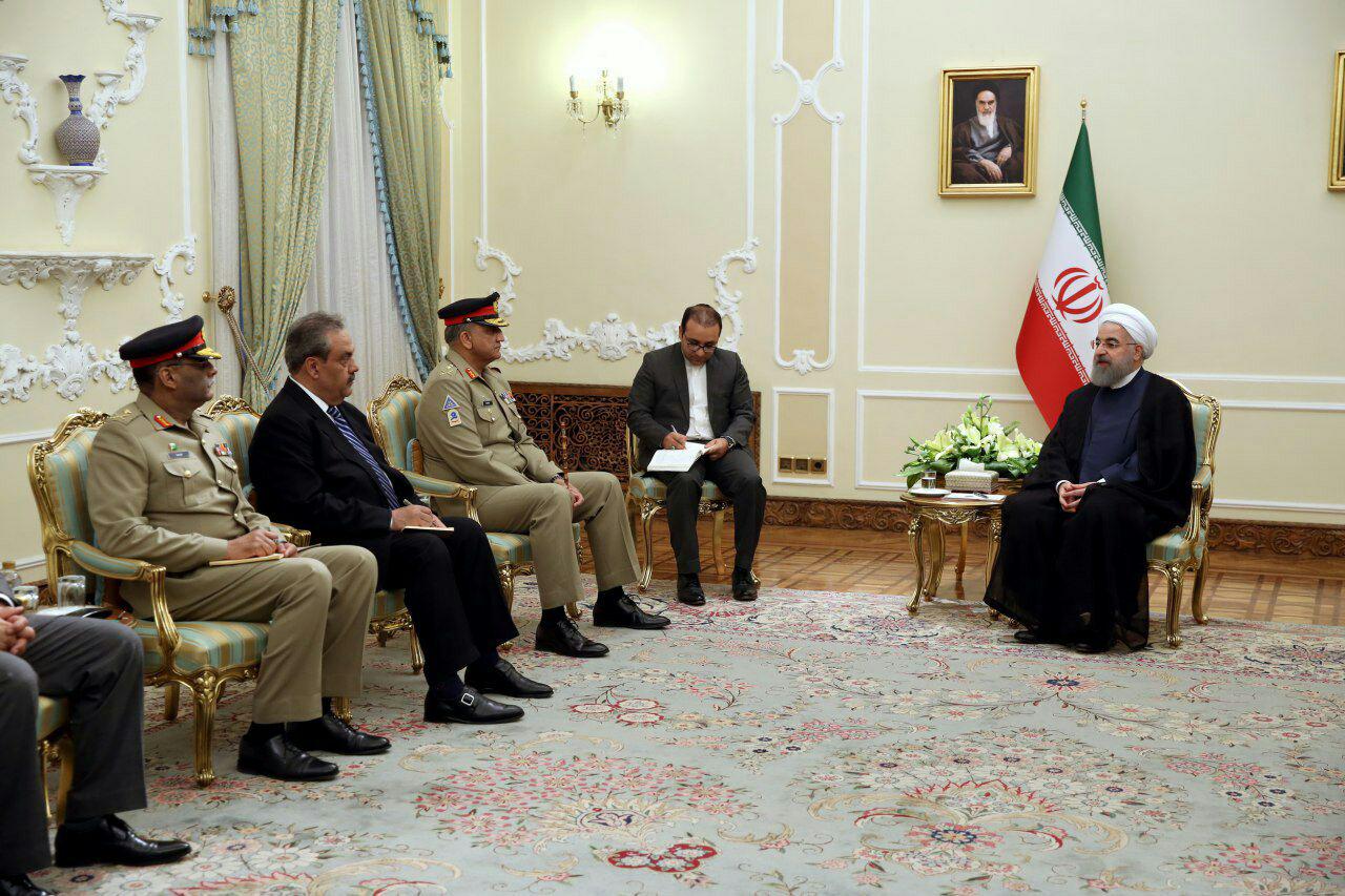 دیدار رئیس ستاد ارتش پاکستان با روحانی (+عکس)
