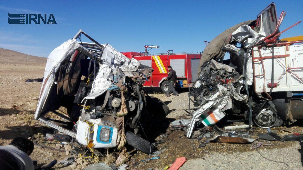 6 کشته و 9 مصدوم در تصادف اتوبوس با مینی بوس در جاده همدان (+عکس)