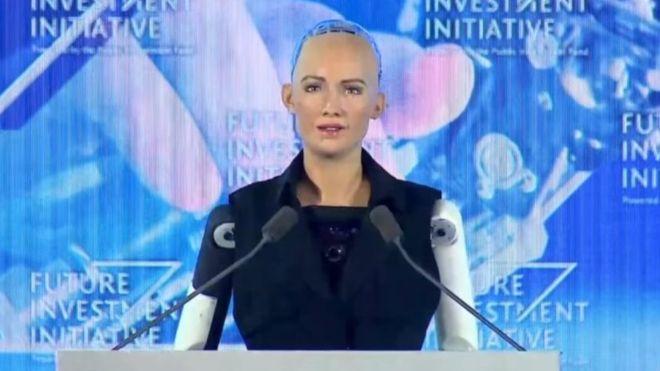 برای نخستین بار در جهان؛ اعطای تابعیت سعودی به یک روبات زن!