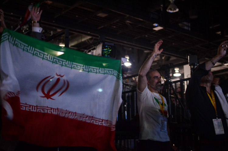 شادی مردان و زنان ایران حاضر در سالن وزنه برداری(+گزارش تصویری)