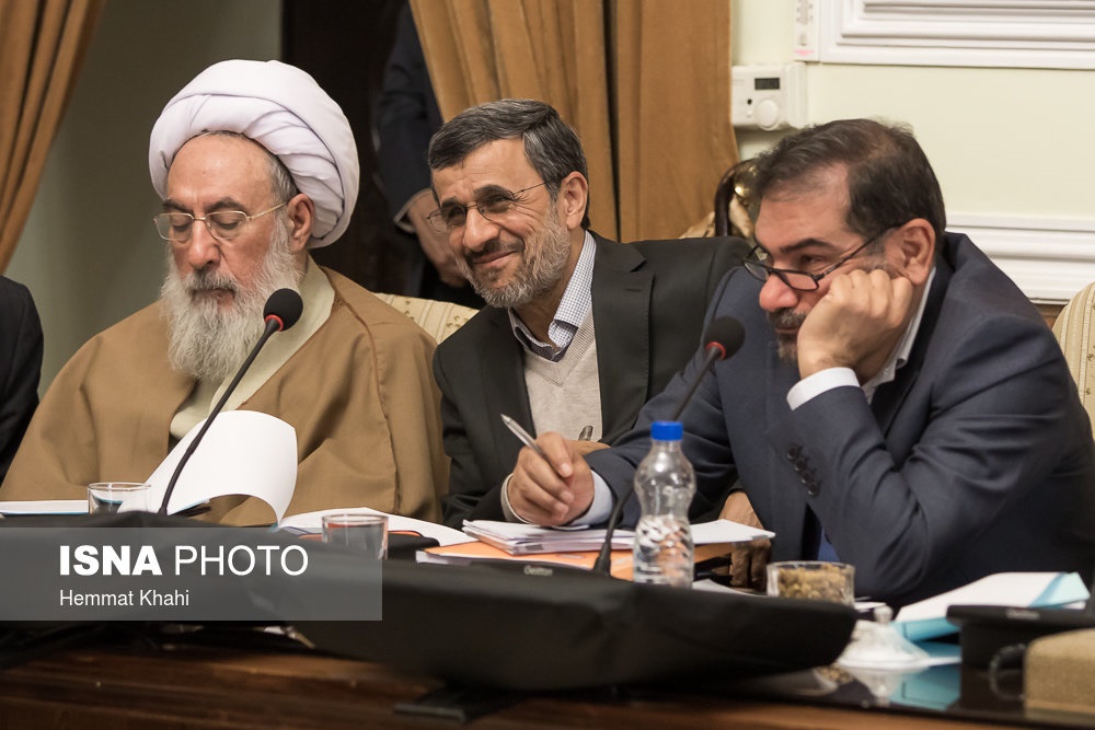 چهره خندان احمدی‎نژاد در جلسه امروز مجمع تشخیص (عکس)