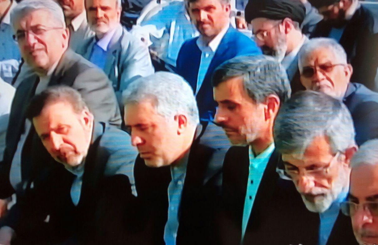 احمدی‌نژاد و 3 مسئول دولت روحانی در صف نماز عیدفطر (عکس)