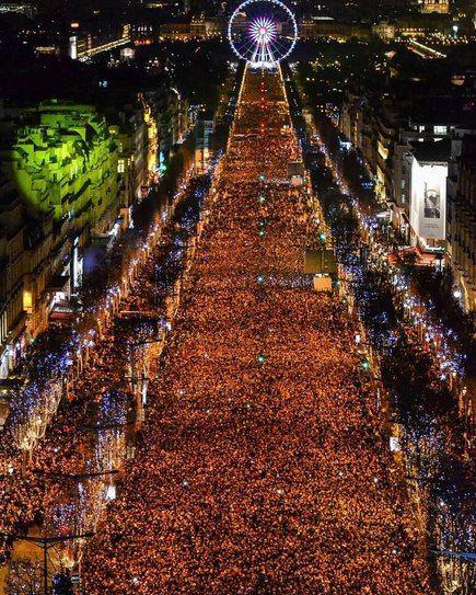 جشن مردم فرانسه در خیابان ها (عکس)