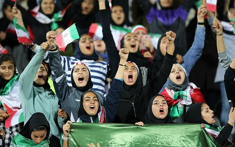 زنان به استادیوم رفتند / اسلام و نظام و کشور پابرجا هستند؛ آسمان هم سرجایش هست