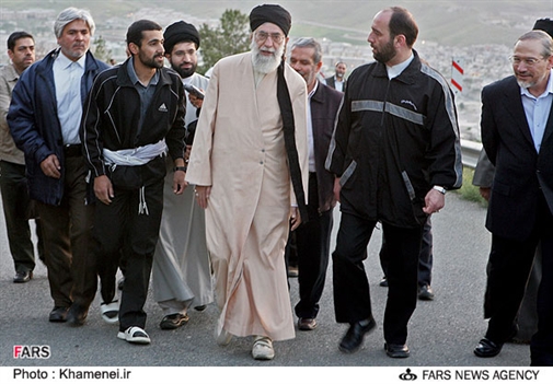 مقام معظم رهبري: وقتي به كوهستان‌هاي اطراف تهران مي‌روم و مي‌بينم هيچ‌كس نيست! غصه مي‌خورم