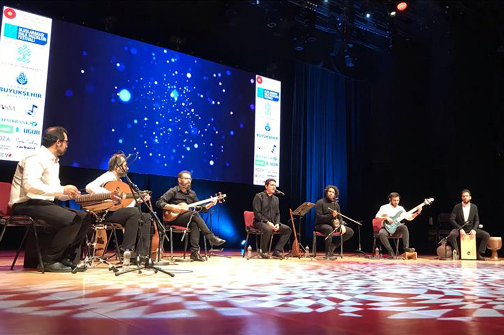 کنسرت همایون شجریان در استانبول برگزار شد (+عکس)