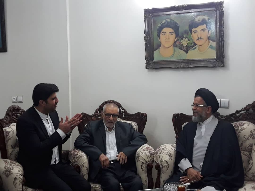 دیدار وزیر اطلاعات با خانواده شهید فهمیده (عکس)