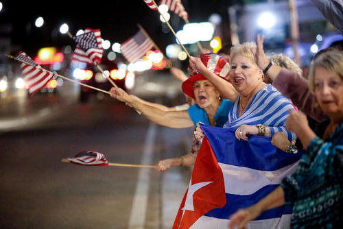 شادمانی مخالفان کوبایی تبار حکومت کمونیستی کوبا از مرگ کاسترو – فلوریدا آمریکا