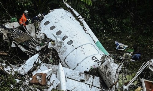 لاشه هواپیمای مسافربری سقوط کرده در کلمبیا که منجر به کشته شدن بیش از 70 نفر شد. 20 روزنامه نگار ورزشی و اعضای یک تیم باشگاهی فوتبال برزیل در میان کشته شدگان هستند.