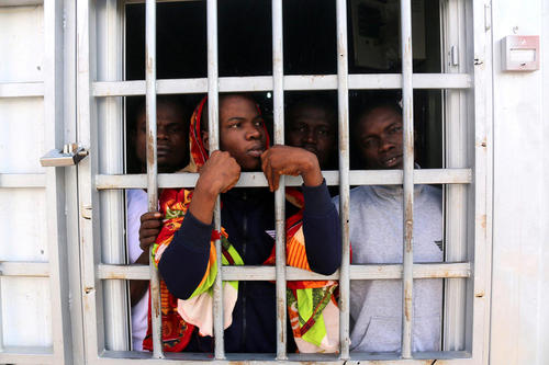 دستگیری و بازداشت دهها پناهجوی غیر قانونی عازم اروپا – لیبی