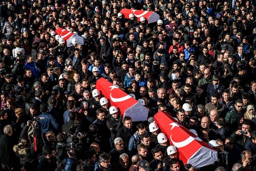 مراسم تشییع قربانیان انفجار تروریستی شنبه شب در استانبول