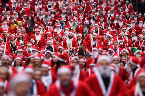 گردهمایی 7 هزار نفر در لباس بابانوئل در گلاسکو اسکاتلند