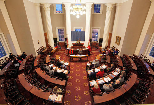 گردهمایی اعضای کالج های انتخاباتی ایالت کارولینای شمالی آمریکا در ساختمان پارلمان ایالتی برای انتخاب رییس جمهور