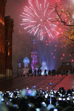 آتش بازی سال نو در میدان سرخ مسکو