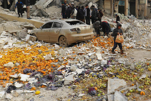 حمله هوایی به بازاری در شهر ادلب سوریه