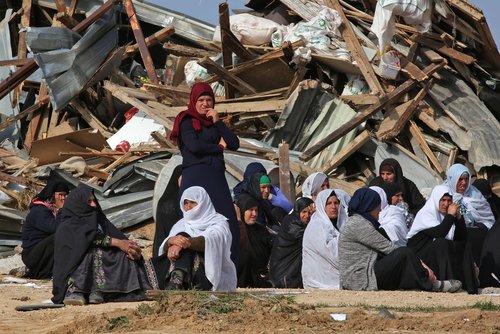 اعتراض فلسطینیان به تخریب خانه هایشان به دست نیروهای اسراییلی  
